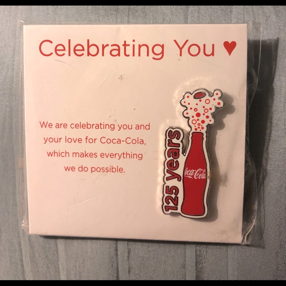 COCA-COLA 125 YEAR CELEBRATION PIN NEW UNOPENED ❤️